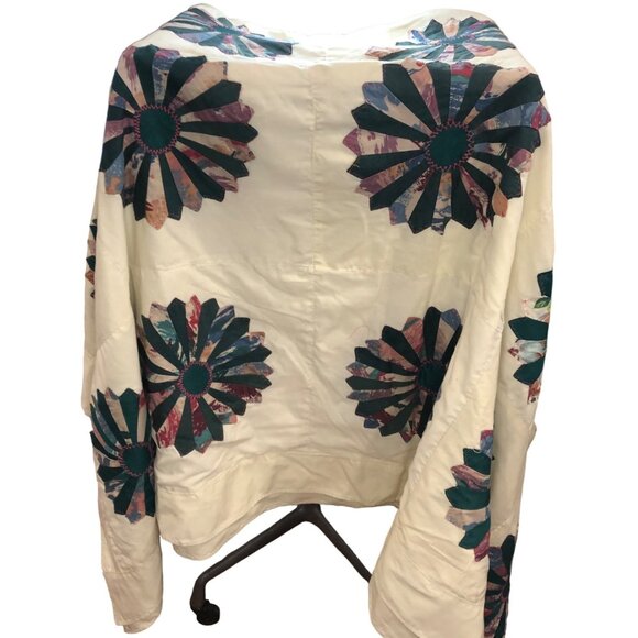 COPY - Beautiful Light Weight Quilt- Handmade 100 by 80" - Picture 2 of 8